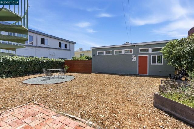 1522 Harmon St, Berkeley, CA 94703