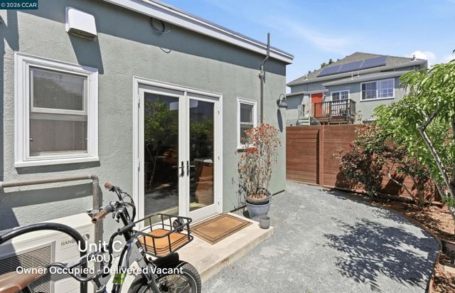 1522 Harmon St, Berkeley, CA 94703