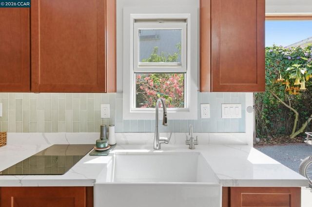 1522 Harmon St, Berkeley, CA 94703
