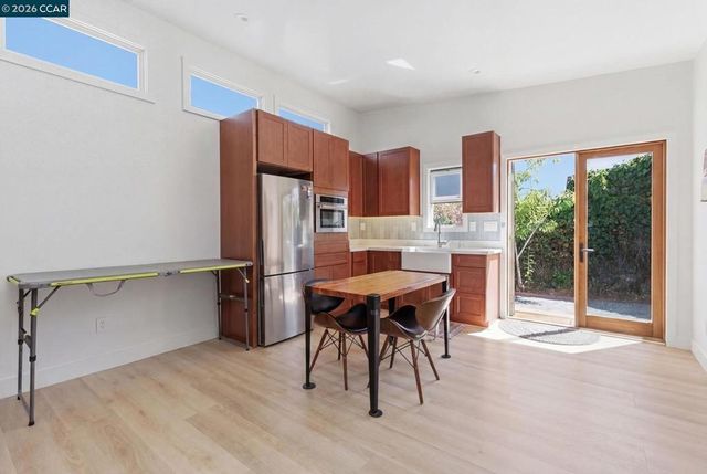 1522 Harmon St, Berkeley, CA 94703