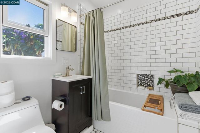 1522 Harmon St, Berkeley, CA 94703