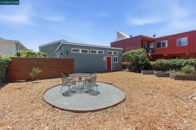 1522 Harmon St, Berkeley, CA 94703