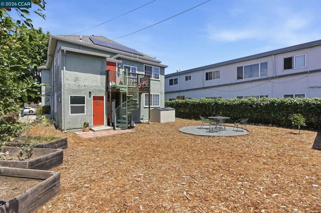 1522 Harmon St, Berkeley, CA 94703
