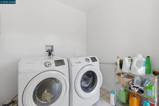 1522 Harmon St, Berkeley, CA 94703