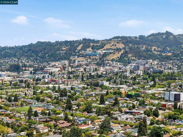 1522 Harmon St, Berkeley, CA 94703