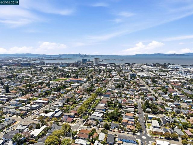 1522 Harmon St, Berkeley, CA 94703