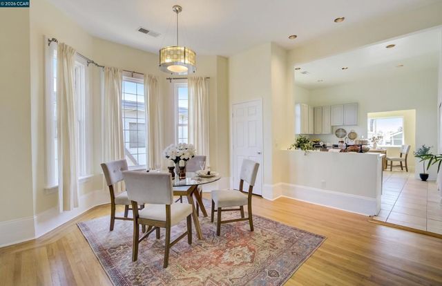 1522 Harmon St, Berkeley, CA 94703