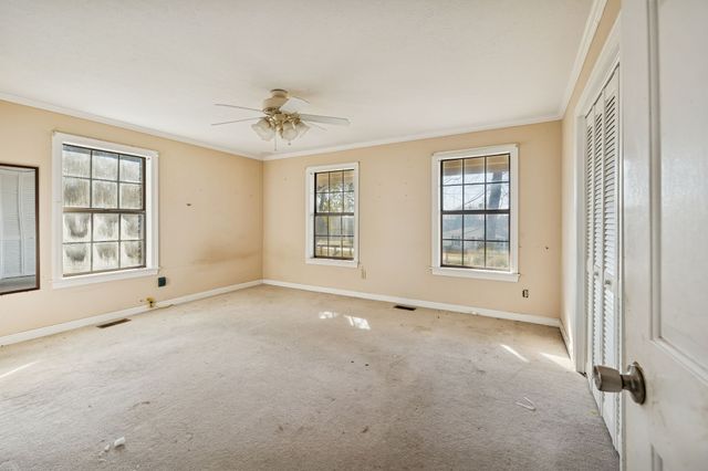 1119 Peninsula Dr, Gallatin, TN 37066