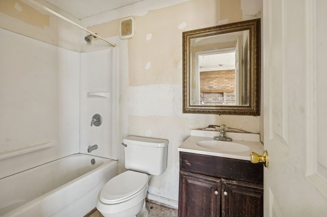 1119 Peninsula Dr, Gallatin, TN 37066