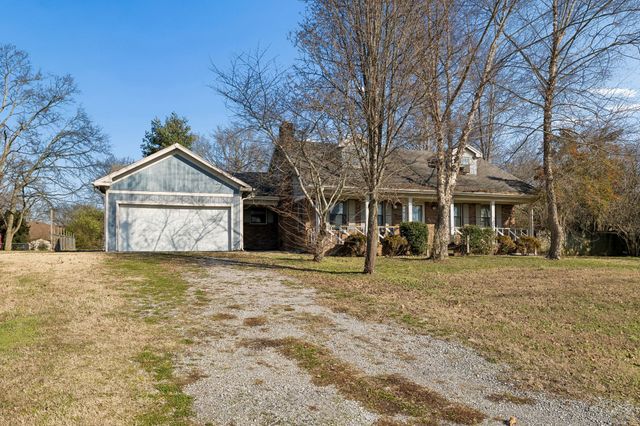 1119 Peninsula Dr, Gallatin, TN 37066