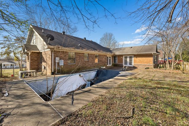 1119 Peninsula Dr, Gallatin, TN 37066