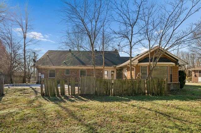 1119 Peninsula Dr, Gallatin, TN 37066