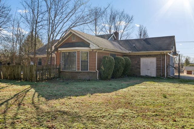 1119 Peninsula Dr, Gallatin, TN 37066