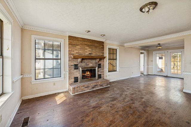 1119 Peninsula Dr, Gallatin, TN 37066