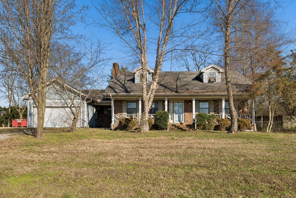 1119 Peninsula Dr, Gallatin, TN 37066