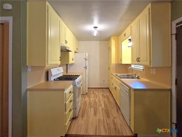 616 W Avenue E, Copperas Cove, TX 76522