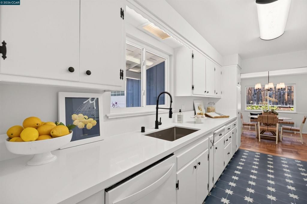 Image 13 of property listing at 6 Pimentel Ct, Moraga, CA 94556