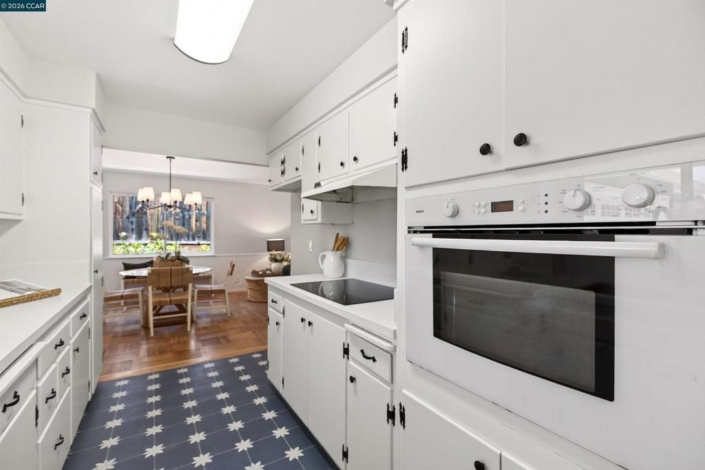 Image 14 of property listing at 6 Pimentel Ct, Moraga, CA 94556