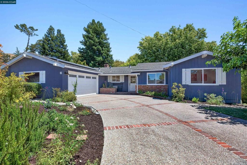 Image 2 of property listing at 6 Pimentel Ct, Moraga, CA 94556