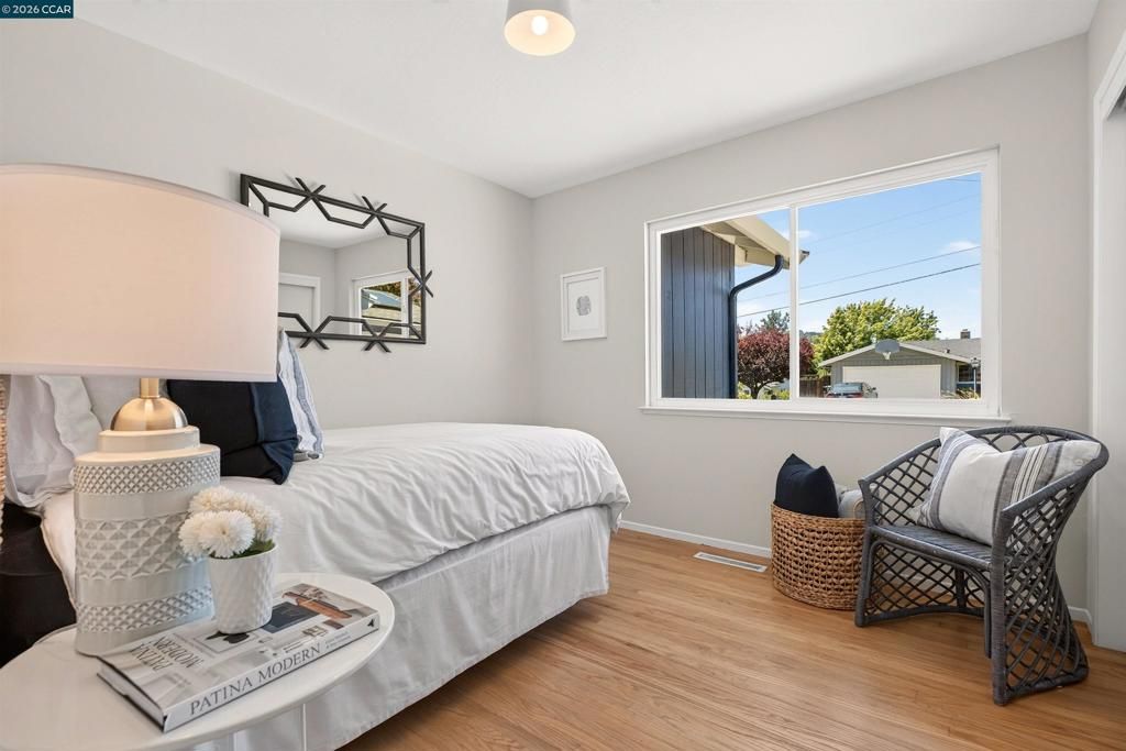 Image 20 of property listing at 6 Pimentel Ct, Moraga, CA 94556