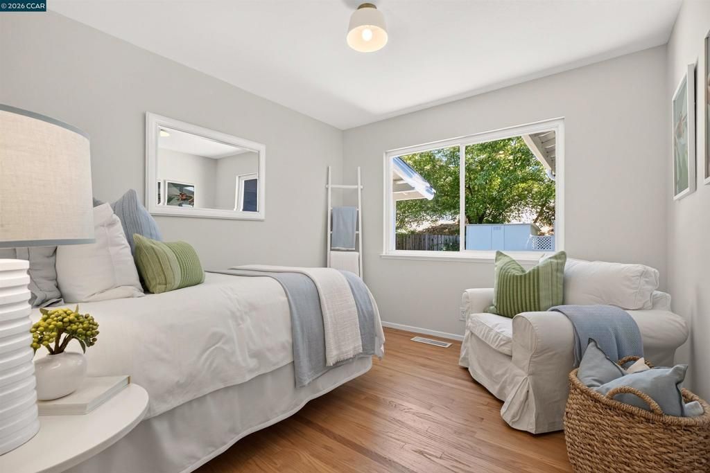 Image 21 of property listing at 6 Pimentel Ct, Moraga, CA 94556