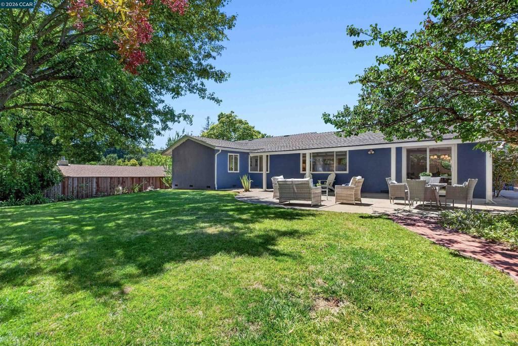 Image 24 of property listing at 6 Pimentel Ct, Moraga, CA 94556