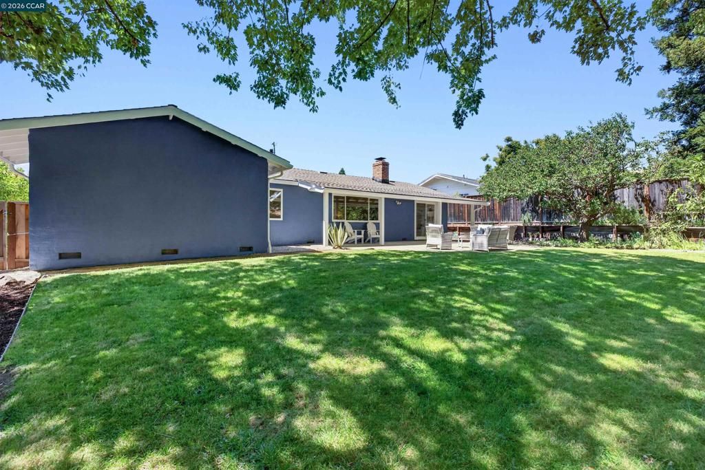 Image 25 of property listing at 6 Pimentel Ct, Moraga, CA 94556
