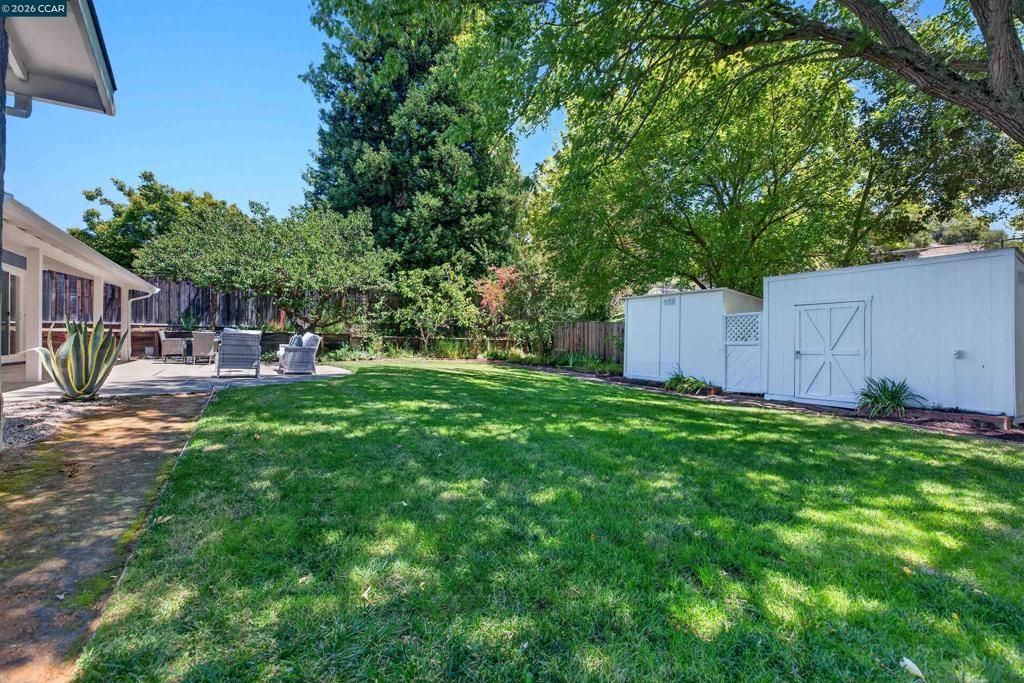 Image 26 of property listing at 6 Pimentel Ct, Moraga, CA 94556