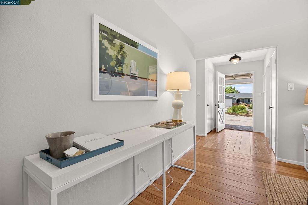 Image 5 of property listing at 6 Pimentel Ct, Moraga, CA 94556
