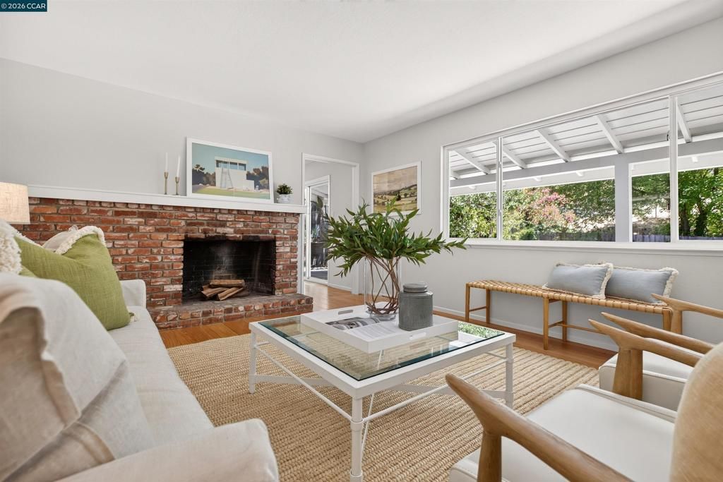Image 6 of property listing at 6 Pimentel Ct, Moraga, CA 94556