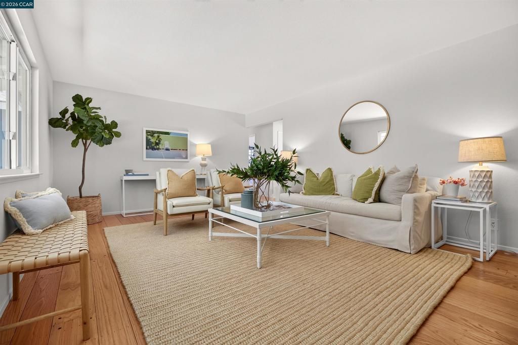 Image 7 of property listing at 6 Pimentel Ct, Moraga, CA 94556