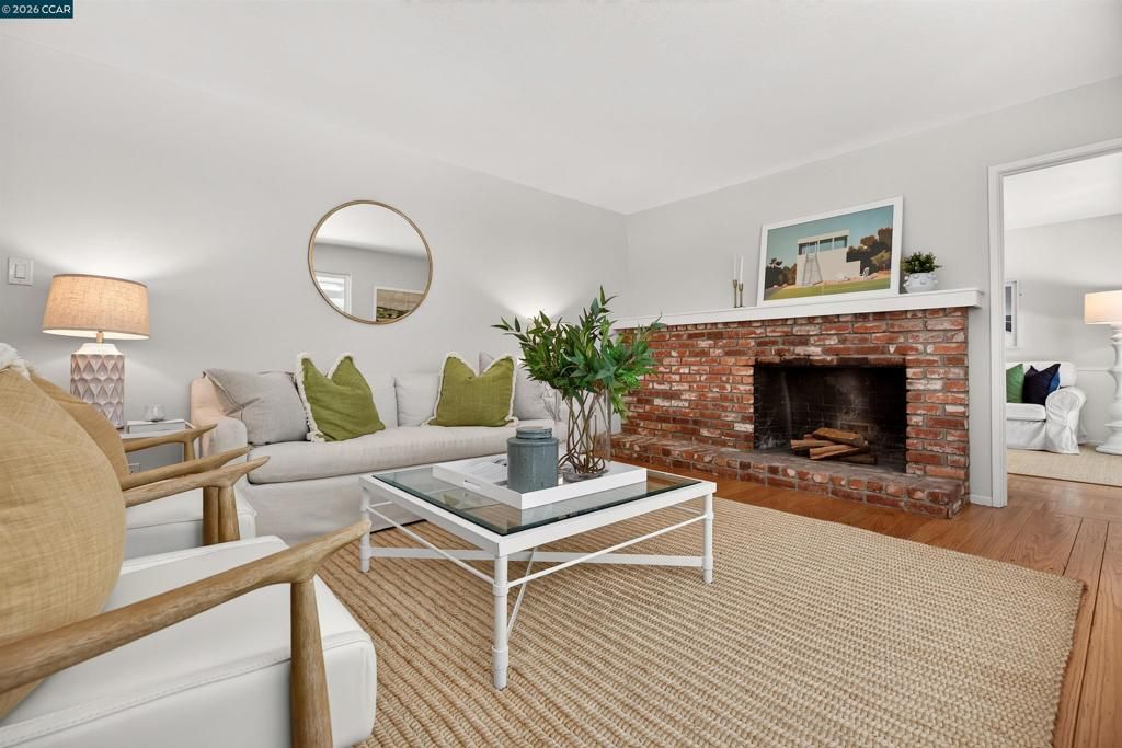 Image 8 of property listing at 6 Pimentel Ct, Moraga, CA 94556