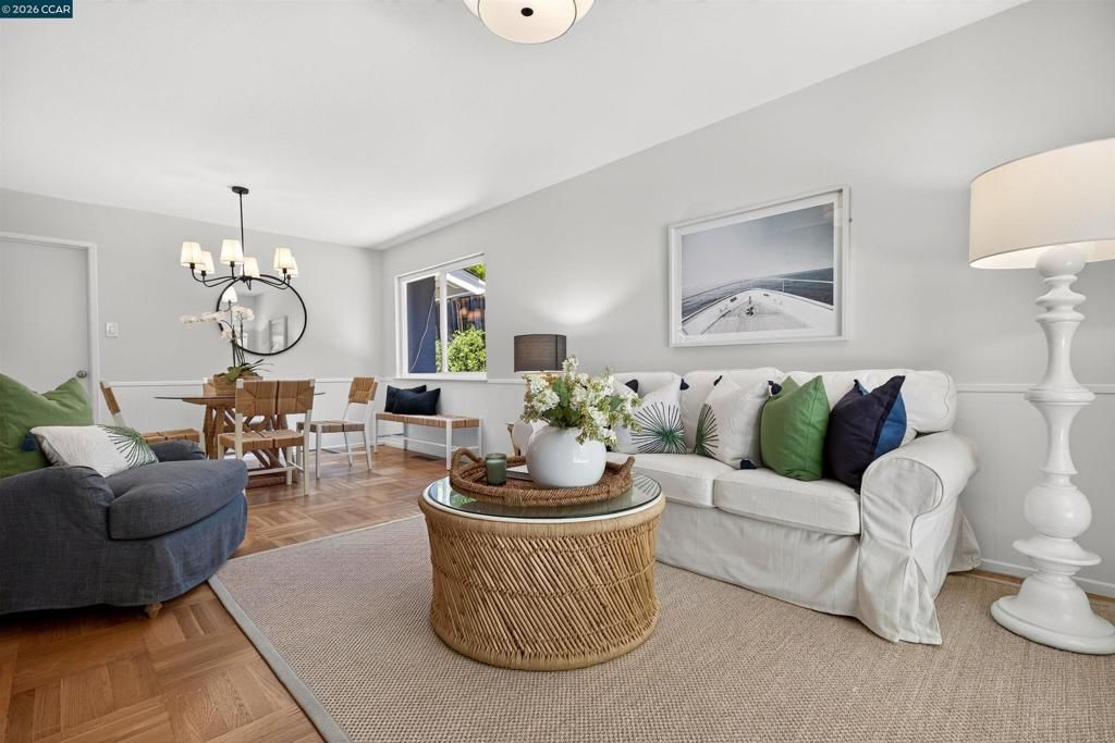Image 9 of property listing at 6 Pimentel Ct, Moraga, CA 94556