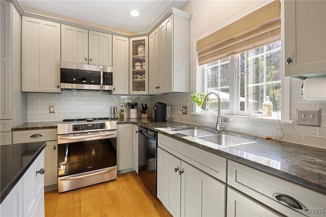 8000 Austrian Pine Circle, Pompey, NY 13104