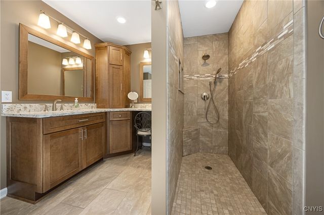 8000 Austrian Pine Circle, Pompey, NY 13104