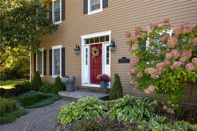 8000 Austrian Pine Circle, Pompey, NY 13104