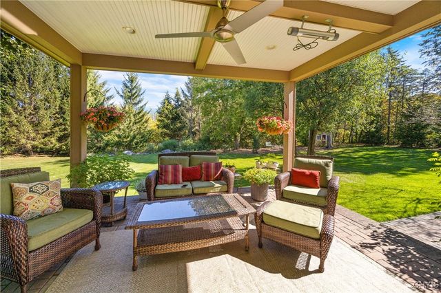 8000 Austrian Pine Circle, Pompey, NY 13104