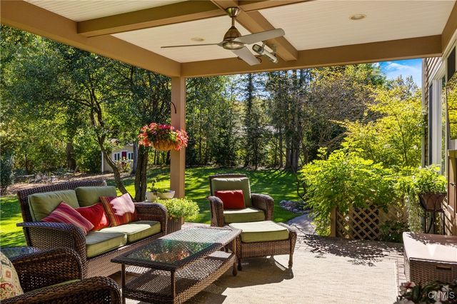 8000 Austrian Pine Circle, Pompey, NY 13104