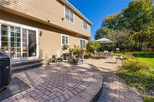 8000 Austrian Pine Circle, Pompey, NY 13104