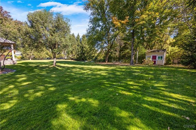 8000 Austrian Pine Circle, Pompey, NY 13104