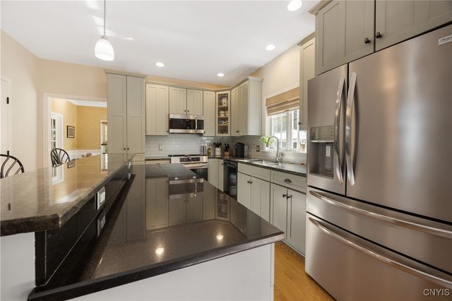 8000 Austrian Pine Circle, Pompey, NY 13104