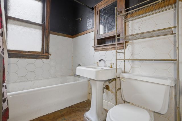 6734 S Maplewood Avenue, Chicago, IL 60629