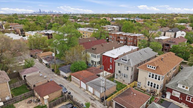 6734 S Maplewood Avenue, Chicago, IL 60629