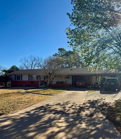 504 N Montgomery Street, Clarksville, AR 72830