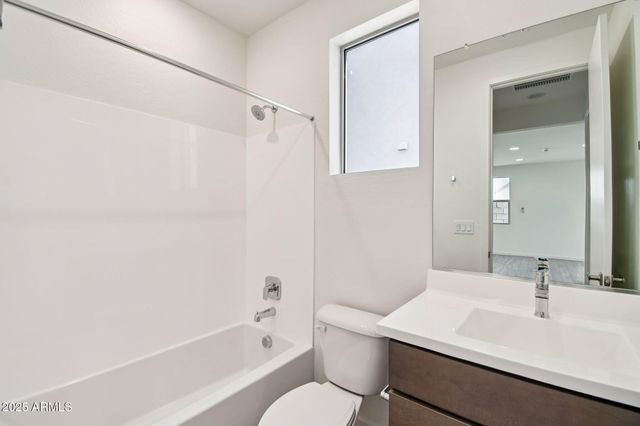 10446 E UPTON Avenue, Mesa, AZ 85212