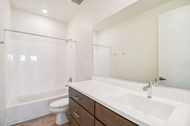 10446 E UPTON Avenue, Mesa, AZ 85212