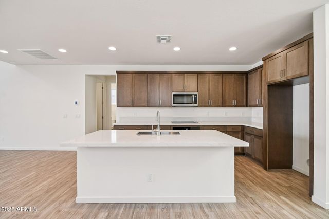 10446 E UPTON Avenue, Mesa, AZ 85212