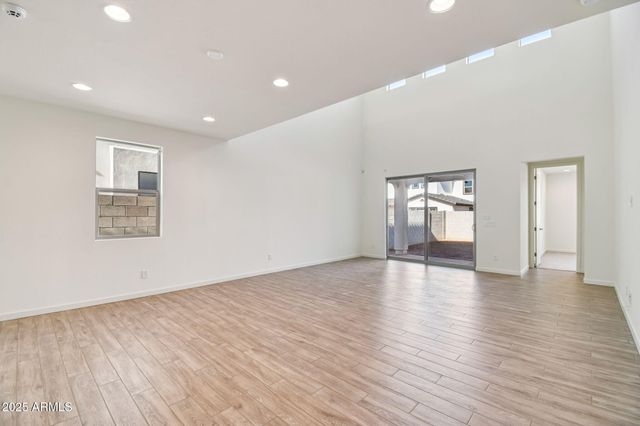 10446 E UPTON Avenue, Mesa, AZ 85212