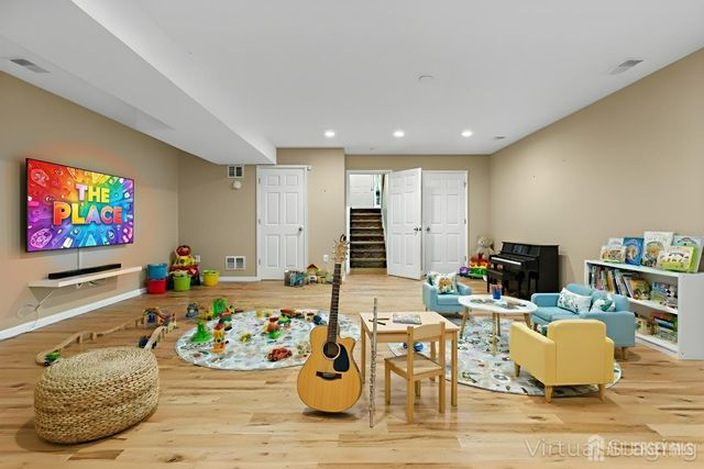 18 BRIDGEPOINTE Drive, South Amboy, NJ 08879