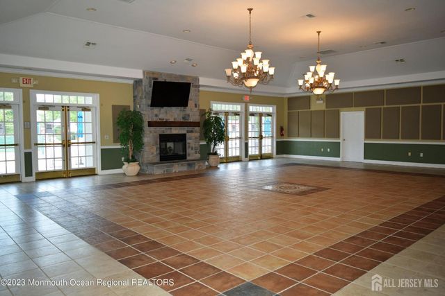 18 BRIDGEPOINTE Drive, South Amboy, NJ 08879